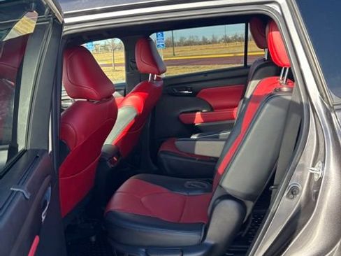 Used 2022 Toyota Highlander XSE image 23