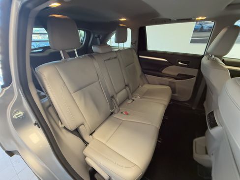 Used 2017 Toyota Highlander SE image 31