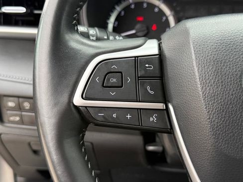 Used 2024 Toyota Highlander LE image 16