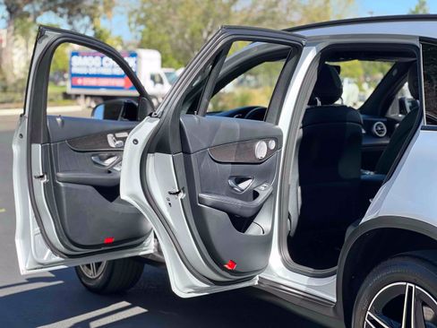 Used 2020 Mercedes-Benz GLC 300 4MATIC image 24