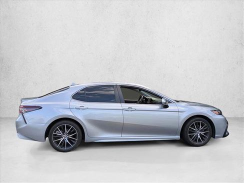 Used 2024 Toyota Camry SE FWD image 4