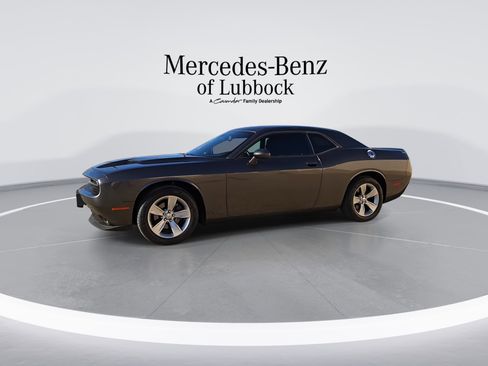 Used 2021 Dodge Challenger SXT image 5
