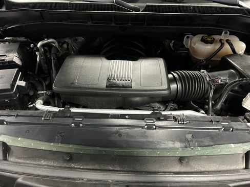 Used 2023 Chevrolet Suburban Premier image 26