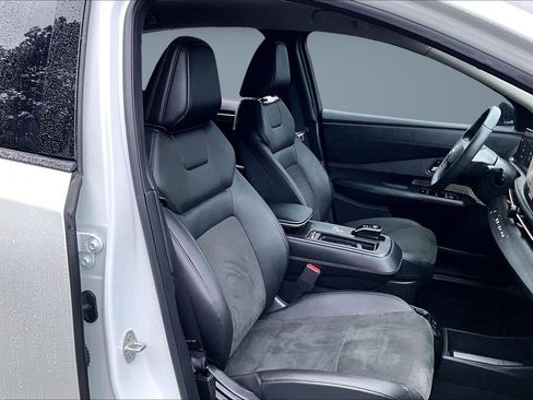 Used 2023 Nissan Ariya AWD image 28