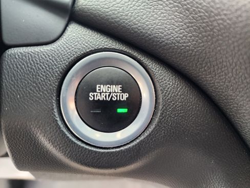 Used 2018 Chevrolet Equinox LT image 32