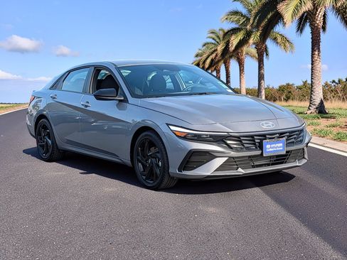 Certified 2026 Hyundai Elantra Sport FWD image 4