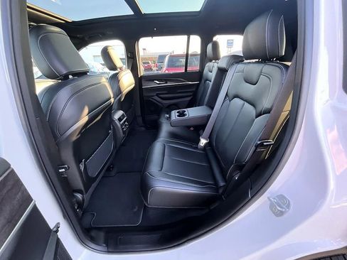 Used 2025 Jeep Grand Cherokee Limited w/ Luxury Tech Group II AWD/4WD image 28