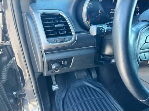 Used 2018 Jeep Grand Cherokee Limited image 10
