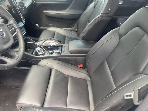 Used 2023 Volvo XC40 B5 Ultimate AWD/4WD image 7