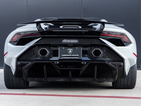 Used 2023 Lamborghini Huracan Tecnica image 7