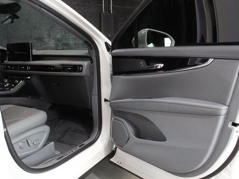 Used 2023 Lincoln Nautilus Reserve FWD image 31