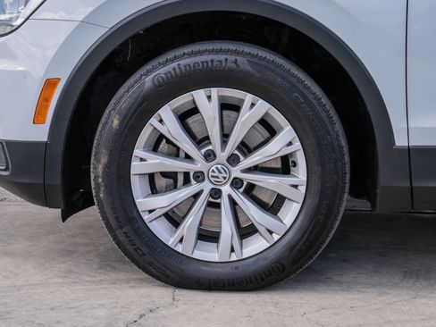 Used 2018 Volkswagen Tiguan SE w/ Front Fog Lights Package image 36