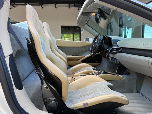 Used 2012 Ferrari 458 Spider image 37