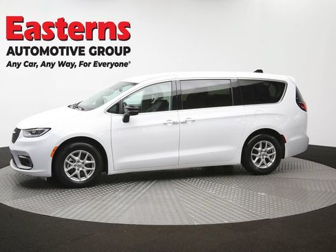 Used 2024 Chrysler Pacifica Touring-L FWD image 59