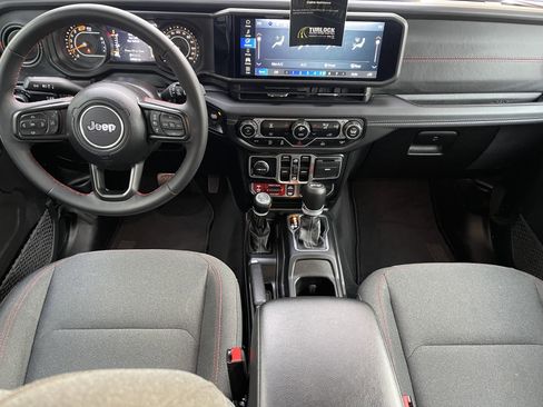 Used 2025 Jeep Wrangler Unlimited Rubicon image 19