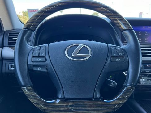Used 2016 Lexus LS 460 w/ Comfort Package RWD image 27
