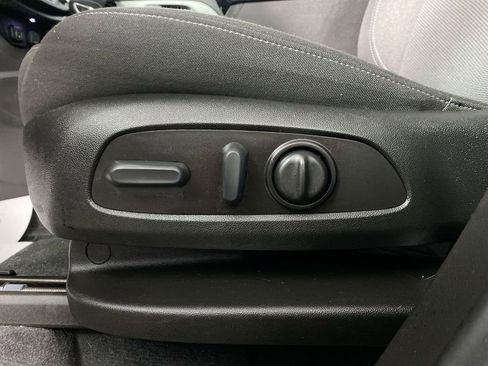 Used 2023 Chevrolet Traverse LT image 12