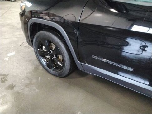 Used 2023 Jeep Cherokee Altitude Lux w/ Lux Elite Package image 21