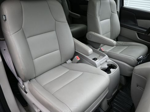 Used 2016 Honda Odyssey Touring Elite image 39