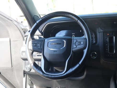 Used 2023 GMC Yukon Denali Ultimate AWD/4WD image 27