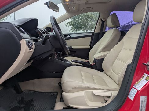 Used 2012 Volkswagen Jetta TDI FWD image 16
