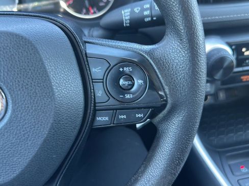 Used 2021 Toyota RAV4 LE image 12