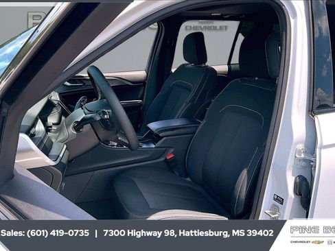 Used 2024 Jeep Grand Cherokee Laredo X RWD image 18