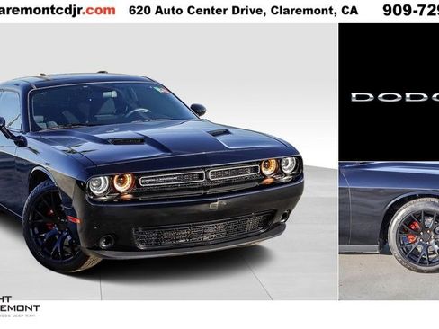 Used 2018 Dodge Challenger SXT image 1