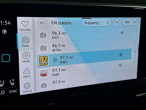 Used 2025 Volkswagen Atlas Cross Sport SE image 19