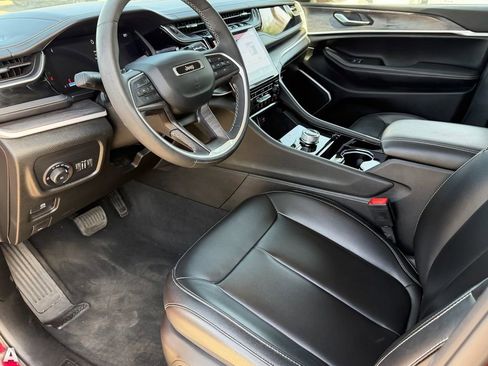 Certified 2023 Jeep Grand Cherokee Limited w/ Black Appearance Package AWD/4WD image 19