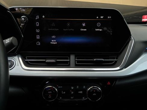 Used 2025 Chevrolet Trax LT w/ LT Convenience Package FWD image 24