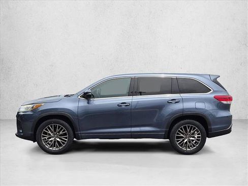 Used 2018 Toyota Highlander LE FWD image 9