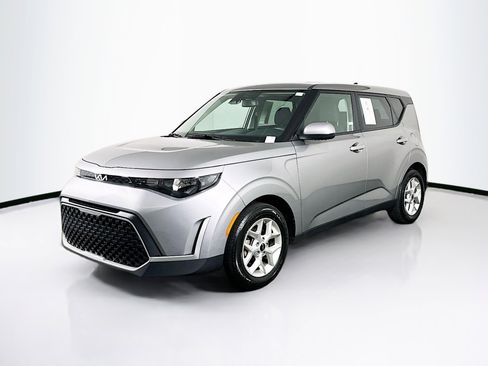 Used 2025 Kia Soul LX w/ LX Technology Package image 3