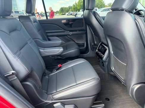 Used 2025 Lincoln Aviator AWD w/ Jet Appearance Package image 34