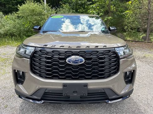Used 2026 Ford Explorer ST-Line w/ ST-Line Street Pack AWD/4WD image 2