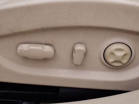Used 2013 Buick LaCrosse Leather w/ Entertainment Package FWD image 24
