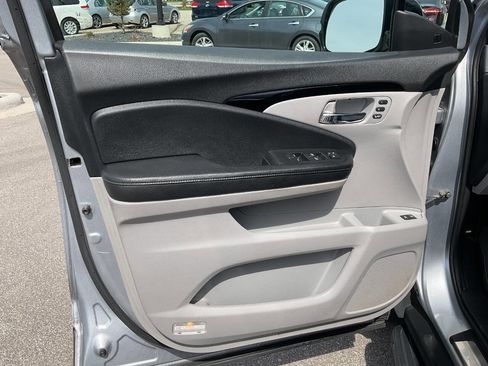 Used 2019 Honda Pilot Touring image 35