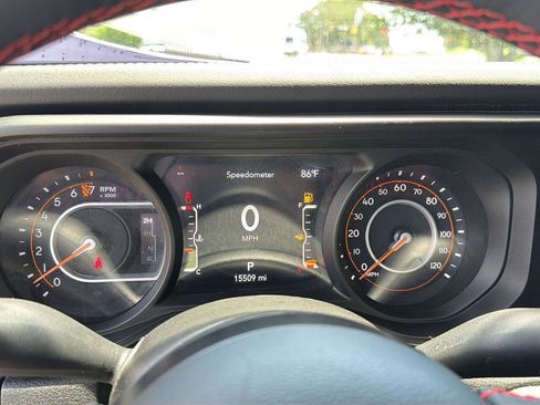 Used 2024 Jeep Gladiator Rubicon w/ Convenience Group AWD/4WD image 21
