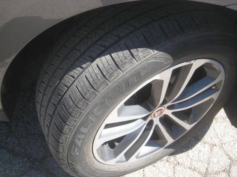 Used 2018 Jaguar F-PACE Premium AWD/4WD image 40