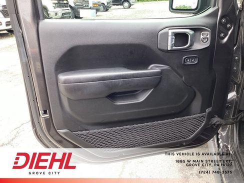 Used 2024 Jeep Wrangler Rubicon w/ Convenience Group AWD/4WD image 15