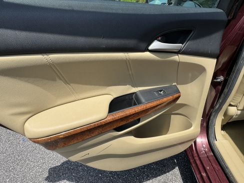 Used 2011 Honda Accord EX-L image 24