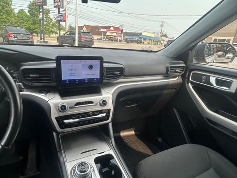 Used 2022 Ford Explorer XLT image 39