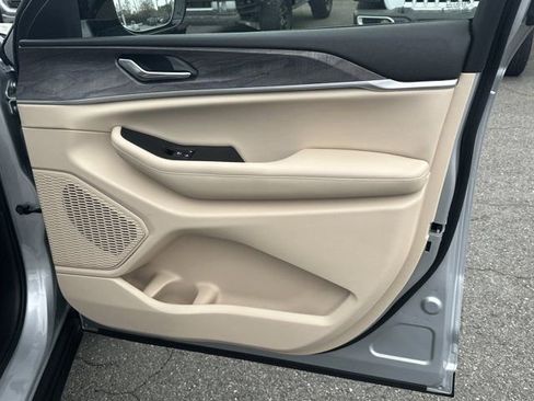 Used 2024 Jeep Grand Cherokee L Limited w/ Luxury Tech Group II image 16