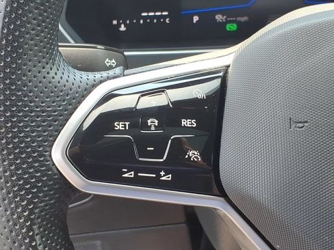 Used 2024 Volkswagen Tiguan SE R-Line AWD/4WD image 18