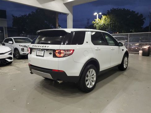 Used 2018 Land Rover Discovery Sport SE image 6