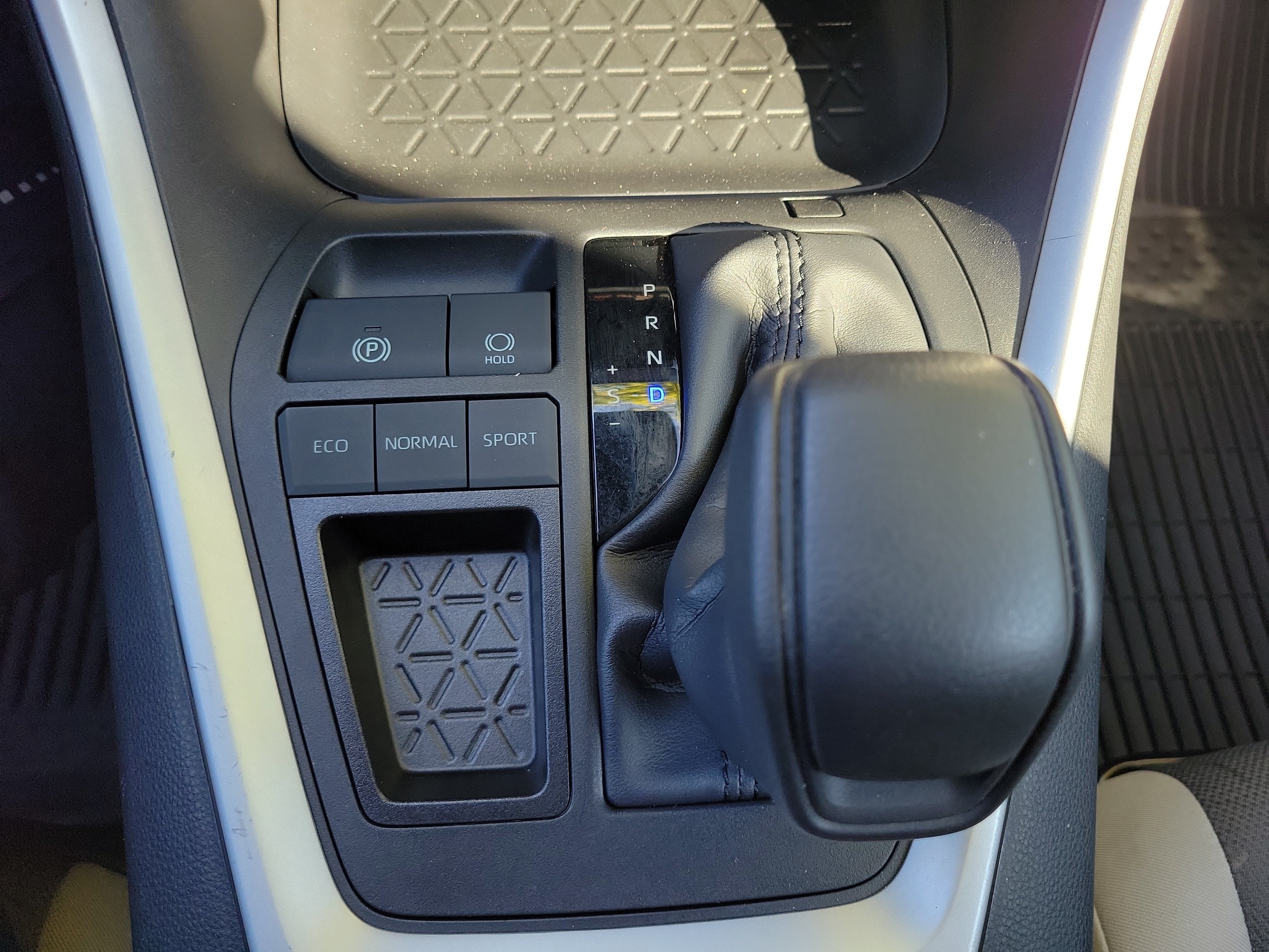 Used 2023 Toyota RAV4 XLE FWD image 25