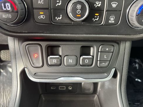 Used 2020 GMC Terrain SLT image 17