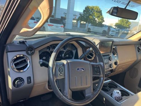 Used 2016 Ford F250 Lariat w/ Lariat Interior Package image 7