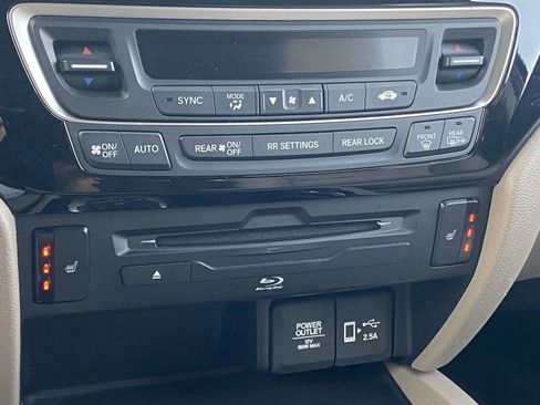 Used 2022 Honda Pilot Touring image 32