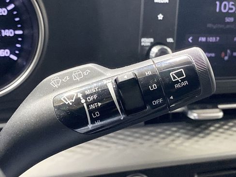 Used 2024 Kia Carnival LX image 35